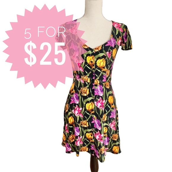 Topshop Dresses & Skirts - 5/$25 Topshop Floral Mini Button Down Dress
